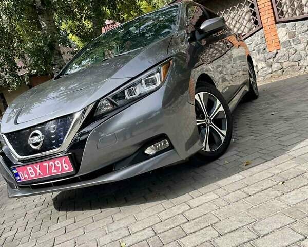 Сірий Ніссан Ліф, об'ємом двигуна 0 л та пробігом 165 тис. км за 10700 $, фото 6 на Automoto.ua