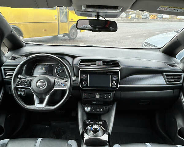 Серый Ниссан Лиф, объемом двигателя 0 л и пробегом 134 тыс. км за 13200 $, фото 6 на Automoto.ua