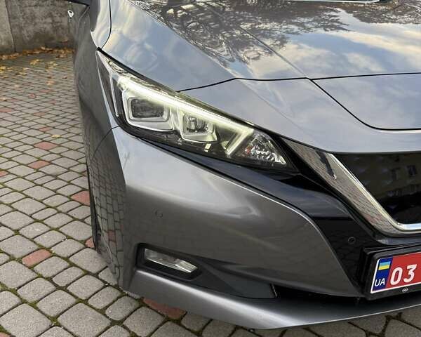 Серый Ниссан Лиф, объемом двигателя 0 л и пробегом 127 тыс. км за 12400 $, фото 4 на Automoto.ua