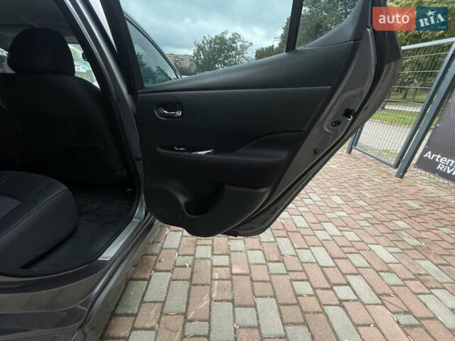 Серый Ниссан Лиф, объемом двигателя 0 л и пробегом 125 тыс. км за 12100 $, фото 22 на Automoto.ua
