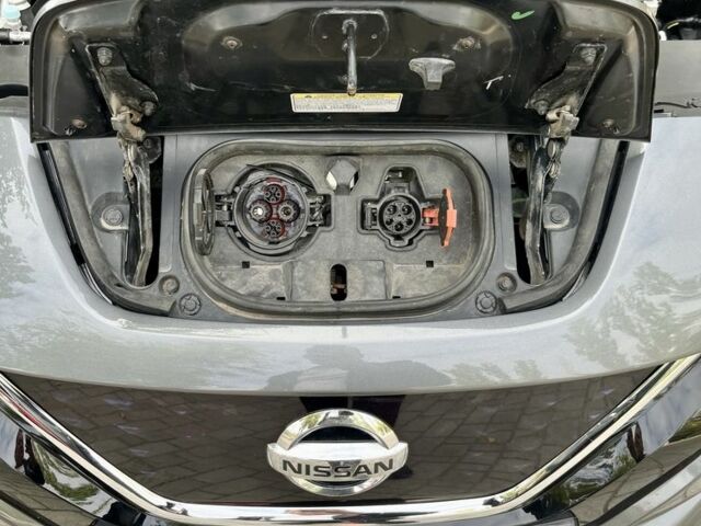 Серый Ниссан Лиф, объемом двигателя 0 л и пробегом 164 тыс. км за 10900 $, фото 8 на Automoto.ua