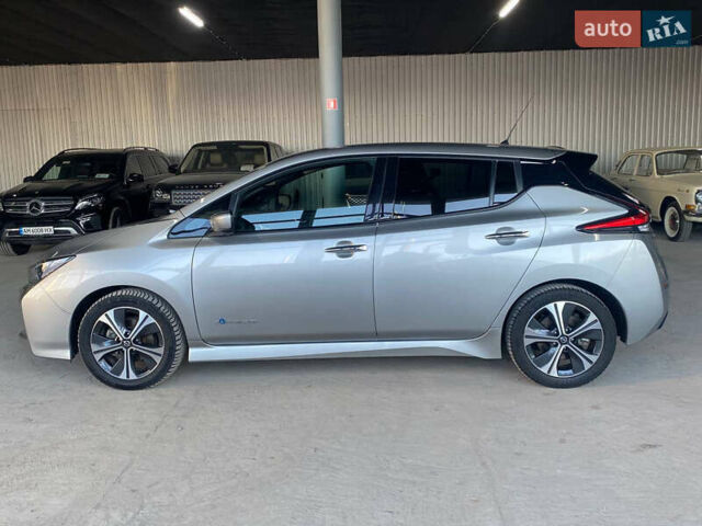 Серый Ниссан Лиф, объемом двигателя 0 л и пробегом 43 тыс. км за 12999 $, фото 4 на Automoto.ua