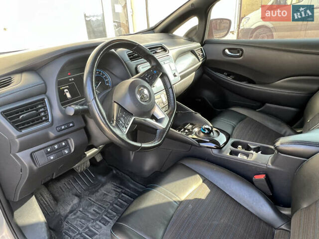 Серый Ниссан Лиф, объемом двигателя 0 л и пробегом 110 тыс. км за 12300 $, фото 5 на Automoto.ua