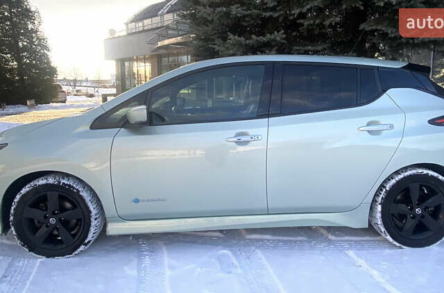 Серый Ниссан Лиф, объемом двигателя 0 л и пробегом 132 тыс. км за 12400 $, фото 27 на Automoto.ua