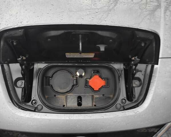 Серый Ниссан Лиф, объемом двигателя 0 л и пробегом 126 тыс. км за 12200 $, фото 16 на Automoto.ua