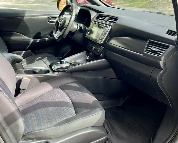 Сірий Ніссан Ліф, об'ємом двигуна 0 л та пробігом 165 тис. км за 10700 $, фото 1 на Automoto.ua