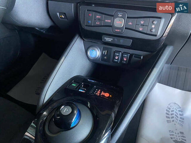 Серый Ниссан Лиф, объемом двигателя 0 л и пробегом 43 тыс. км за 12999 $, фото 16 на Automoto.ua