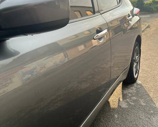 Сірий Ніссан Ліф, об'ємом двигуна 0 л та пробігом 82 тис. км за 14300 $, фото 1 на Automoto.ua