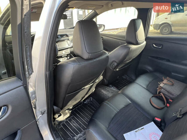 Серый Ниссан Лиф, объемом двигателя 0 л и пробегом 110 тыс. км за 12300 $, фото 6 на Automoto.ua