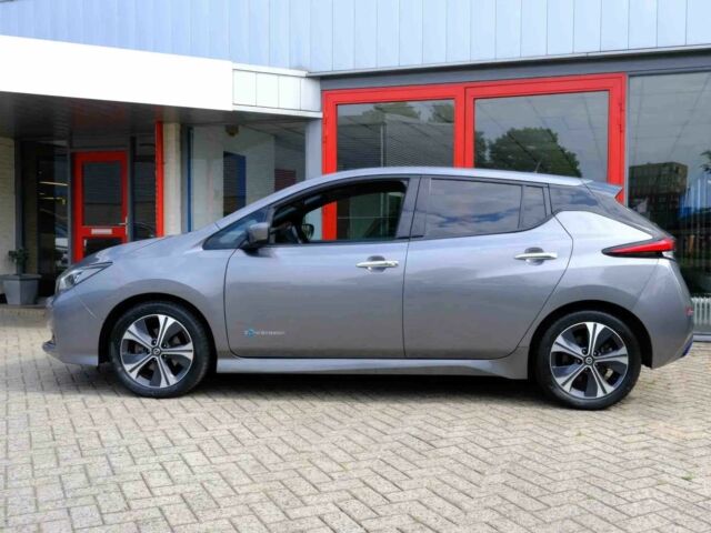 Серый Ниссан Лиф, объемом двигателя 0 л и пробегом 35 тыс. км за 8900 $, фото 3 на Automoto.ua