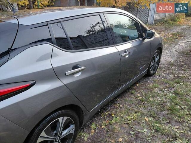 Серый Ниссан Лиф, объемом двигателя 0 л и пробегом 98 тыс. км за 13200 $, фото 3 на Automoto.ua