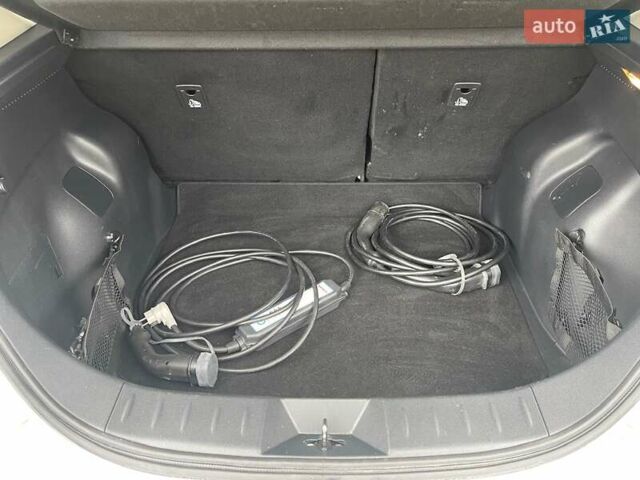 Серый Ниссан Лиф, объемом двигателя 0 л и пробегом 102 тыс. км за 13200 $, фото 27 на Automoto.ua