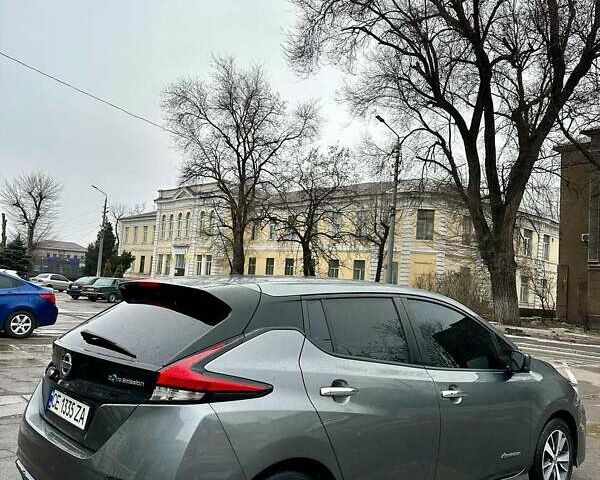 Серый Ниссан Лиф, объемом двигателя 0 л и пробегом 99 тыс. км за 13100 $, фото 3 на Automoto.ua