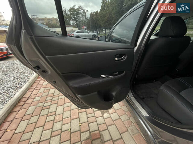 Серый Ниссан Лиф, объемом двигателя 0 л и пробегом 125 тыс. км за 12100 $, фото 24 на Automoto.ua