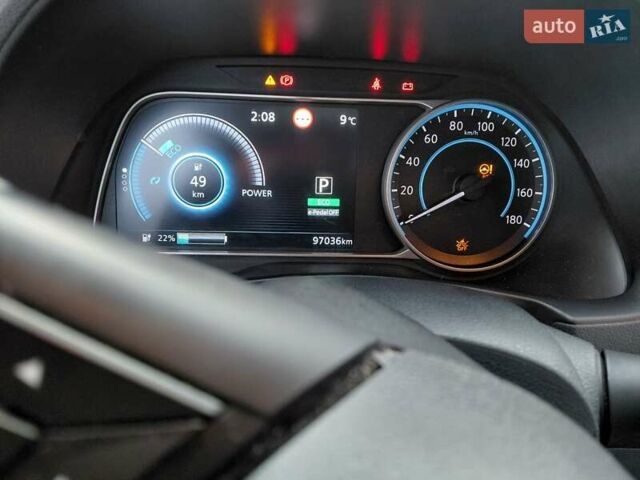 Серый Ниссан Лиф, объемом двигателя 0 л и пробегом 98 тыс. км за 13200 $, фото 6 на Automoto.ua