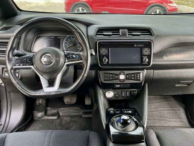 Серый Ниссан Лиф, объемом двигателя 0 л и пробегом 164 тыс. км за 10900 $, фото 9 на Automoto.ua