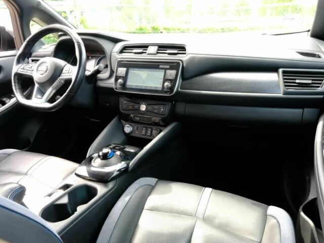 Серый Ниссан Лиф, объемом двигателя 0 л и пробегом 35 тыс. км за 8900 $, фото 9 на Automoto.ua