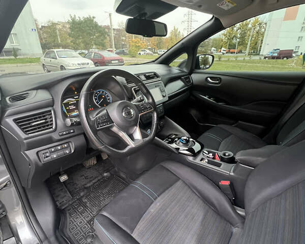 Серый Ниссан Лиф, объемом двигателя 0 л и пробегом 105 тыс. км за 12500 $, фото 6 на Automoto.ua