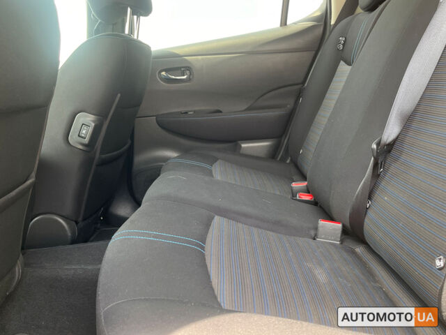 Серый Ниссан Лиф, объемом двигателя 40 л и пробегом 180 тыс. км за 14800 $, фото 23 на Automoto.ua