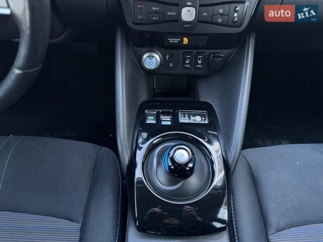 Серый Ниссан Лиф, объемом двигателя 0 л и пробегом 160 тыс. км за 10999 $, фото 21 на Automoto.ua