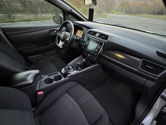 Серый Ниссан Лиф, объемом двигателя 0 л и пробегом 150 тыс. км за 10800 $, фото 6 на Automoto.ua