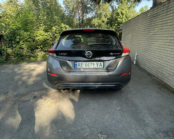 Серый Ниссан Лиф, объемом двигателя 0 л и пробегом 137 тыс. км за 12300 $, фото 14 на Automoto.ua