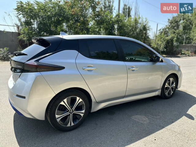 Серый Ниссан Лиф, объемом двигателя 0 л и пробегом 85 тыс. км за 12700 $, фото 4 на Automoto.ua