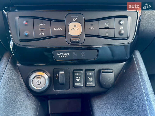 Серый Ниссан Лиф, объемом двигателя 0 л и пробегом 125 тыс. км за 12400 $, фото 18 на Automoto.ua