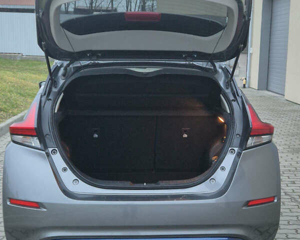 Серый Ниссан Лиф, объемом двигателя 0 л и пробегом 97 тыс. км за 11300 $, фото 7 на Automoto.ua