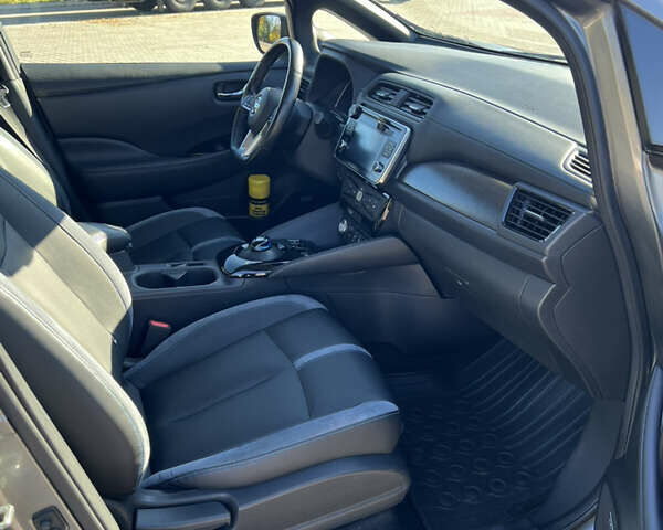 Сірий Ніссан Ліф, об'ємом двигуна 0 л та пробігом 143 тис. км за 12550 $, фото 24 на Automoto.ua