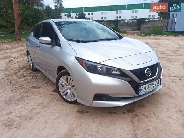 Серый Ниссан Лиф, объемом двигателя 0 л и пробегом 171 тыс. км за 11600 $, фото 32 на Automoto.ua