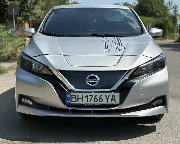 Серый Ниссан Лиф, объемом двигателя 0 л и пробегом 85 тыс. км за 12700 $, фото 1 на Automoto.ua