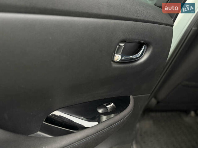 Серый Ниссан Лиф, объемом двигателя 0 л и пробегом 78 тыс. км за 13150 $, фото 58 на Automoto.ua