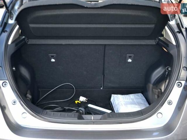 Сірий Ніссан Ліф, об'ємом двигуна 0 л та пробігом 119 тис. км за 12300 $, фото 162 на Automoto.ua