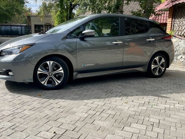 Серый Ниссан Лиф, объемом двигателя 0 л и пробегом 164 тыс. км за 10900 $, фото 1 на Automoto.ua