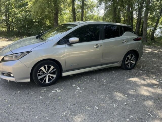 Сірий Ніссан Ліф, об'ємом двигуна 0 л та пробігом 89 тис. км за 13300 $, фото 2 на Automoto.ua