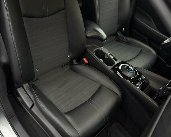 Серый Ниссан Лиф, объемом двигателя 0 л и пробегом 130 тыс. км за 11999 $, фото 18 на Automoto.ua