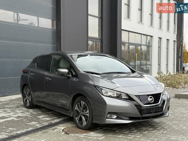 Серый Ниссан Лиф, объемом двигателя 0 л и пробегом 85 тыс. км за 12900 $, фото 2 на Automoto.ua