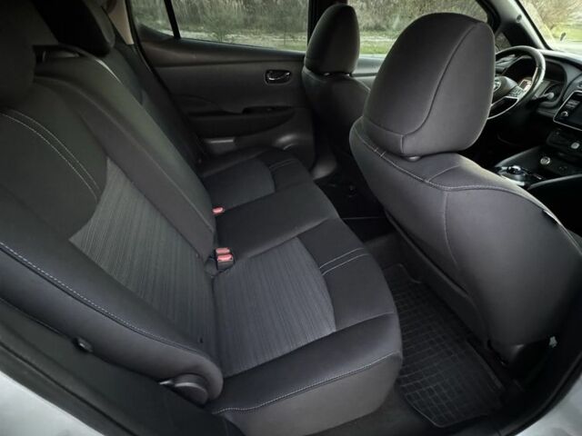 Серый Ниссан Лиф, объемом двигателя 0 л и пробегом 150 тыс. км за 10800 $, фото 13 на Automoto.ua