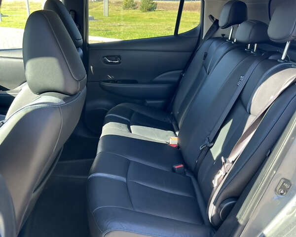 Сірий Ніссан Ліф, об'ємом двигуна 0 л та пробігом 143 тис. км за 12550 $, фото 25 на Automoto.ua