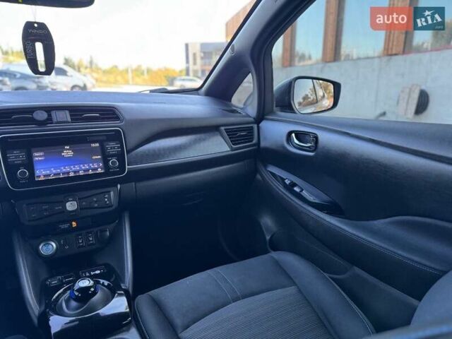 Серый Ниссан Лиф, объемом двигателя 0 л и пробегом 160 тыс. км за 10999 $, фото 20 на Automoto.ua