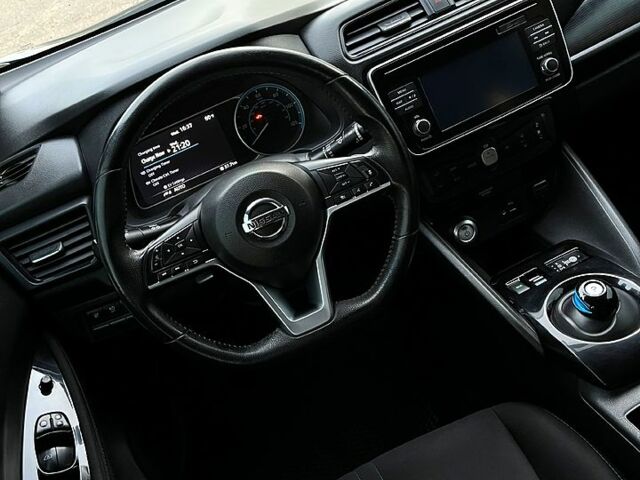 Сірий Ніссан Ліф, об'ємом двигуна 0 л та пробігом 114 тис. км за 9800 $, фото 6 на Automoto.ua