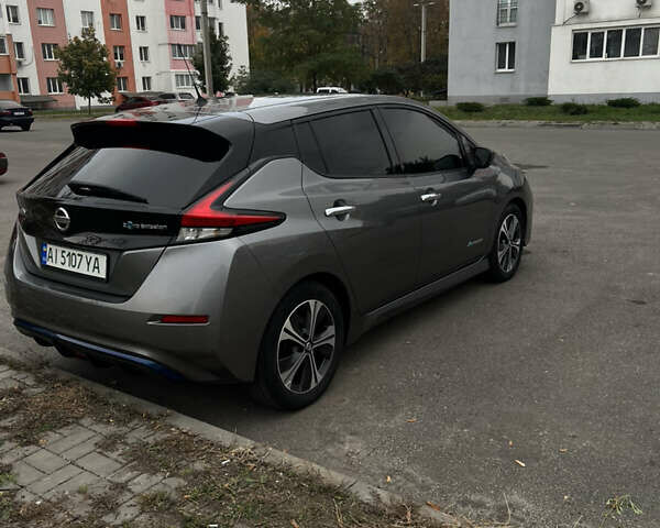 Серый Ниссан Лиф, объемом двигателя 0 л и пробегом 105 тыс. км за 12500 $, фото 12 на Automoto.ua