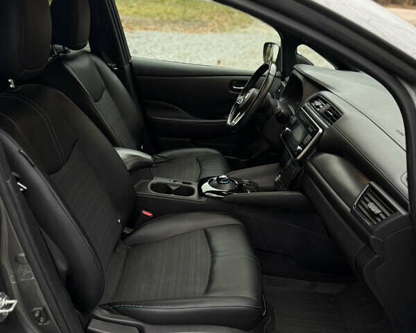 Серый Ниссан Лиф, объемом двигателя 0 л и пробегом 130 тыс. км за 11999 $, фото 17 на Automoto.ua