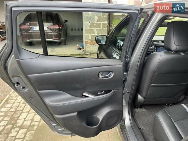 Сірий Ніссан Ліф, об'ємом двигуна 0 л та пробігом 144 тис. км за 12699 $, фото 22 на Automoto.ua
