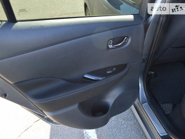 Серый Ниссан Лиф, объемом двигателя 0 л и пробегом 64 тыс. км за 14000 $, фото 55 на Automoto.ua