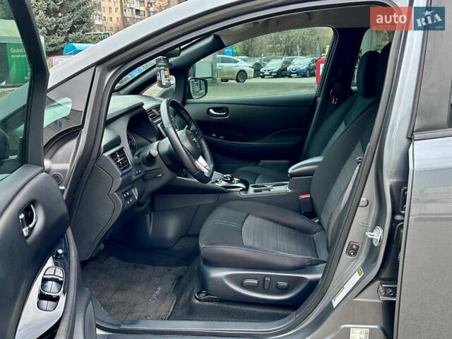 Серый Ниссан Лиф, объемом двигателя 0 л и пробегом 87 тыс. км за 13500 $, фото 8 на Automoto.ua