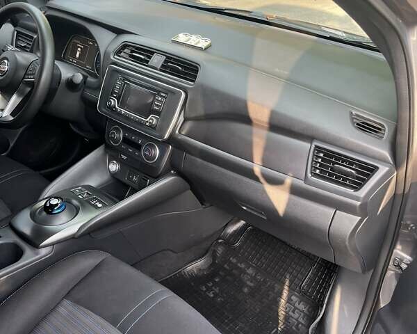 Сірий Ніссан Ліф, об'ємом двигуна 0 л та пробігом 82 тис. км за 14300 $, фото 14 на Automoto.ua