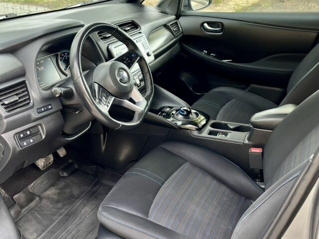 Серый Ниссан Лиф, объемом двигателя 0 л и пробегом 164 тыс. км за 10900 $, фото 5 на Automoto.ua