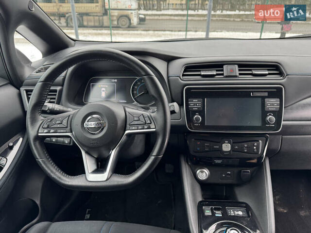 Серый Ниссан Лиф, объемом двигателя 0 л и пробегом 74 тыс. км за 11000 $, фото 7 на Automoto.ua